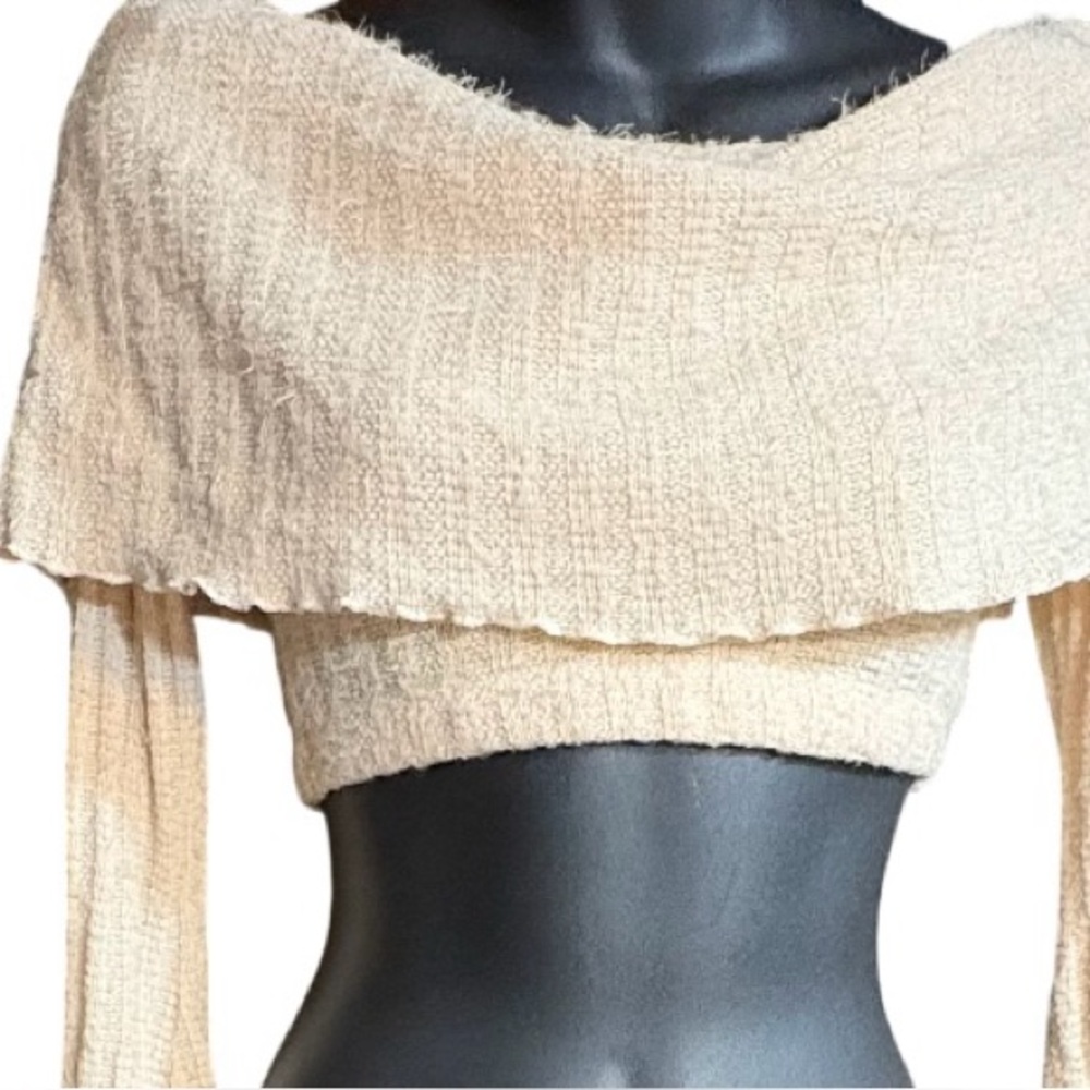 Silence + Noise Claudia Off-The-Shoulder Sweater
See all Silence + Noise small - Picture 3 of 9